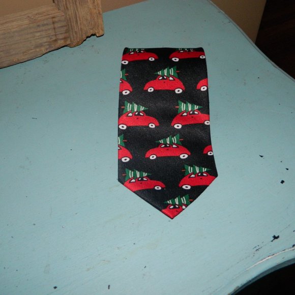 Ties in Disguise Red Car with Christmas Tree - Picture 1 of 5